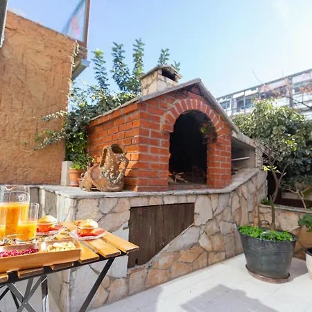 Apartment Beautiful With Garden And Terrace