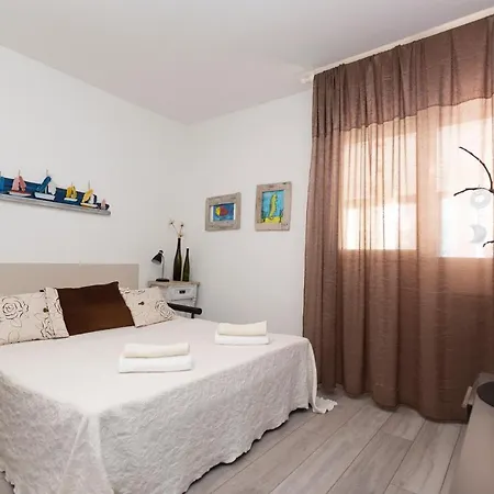 Beautiful With Garden And Terrace Appartement Split