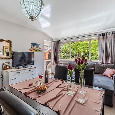 Beautiful With Garden And Terrace