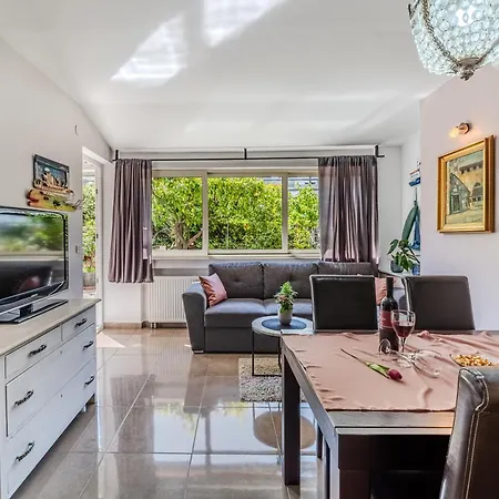 Apartament Beautiful With Garden And Terrace Split