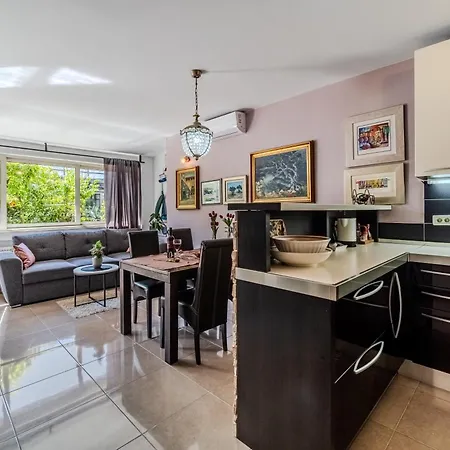 Apartament Beautiful With Garden And Terrace *