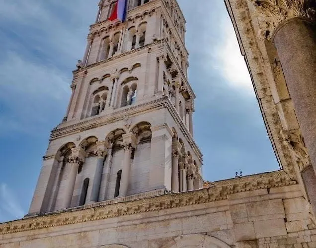 Beautiful With Garden And Terrace Apartment *