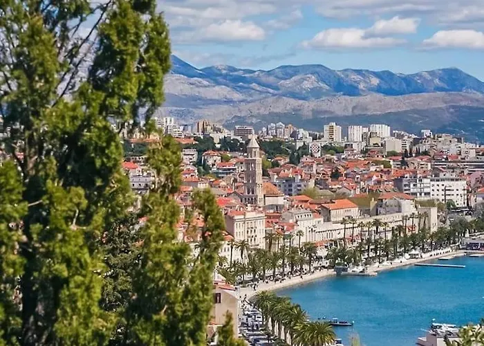 Beautiful With Garden And Terrace Apartment