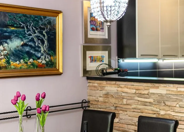 Apartment Beautiful With Garden And Terrace *