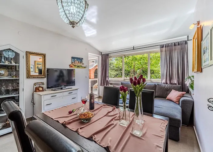 Beautiful With Garden And Terrace