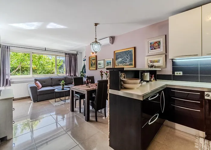 Apartment Beautiful With Garden And Terrace *