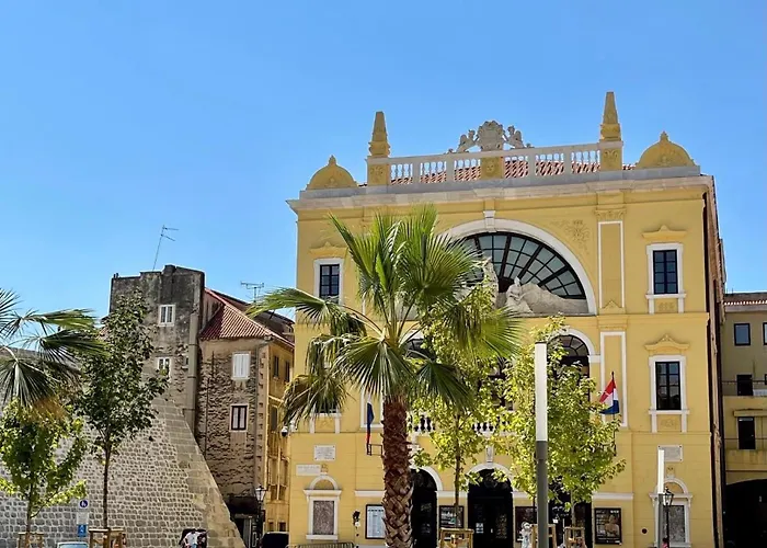 Apartment Beautiful With Garden And Terrace